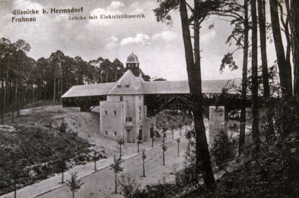 Umspannwerk in der Gartenstadt Frohnau ca. im Jahr 1940 umgeben von Wald